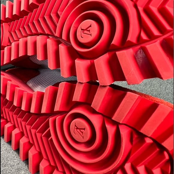 🚨LOUIS VUITTON RUNNER SNEAKER🚨 - Picture 7 of 13